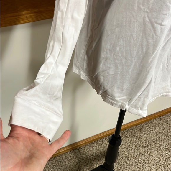 🍀5/$20 Hollister White Long Sleeve Shirt - Picture 4 of 5